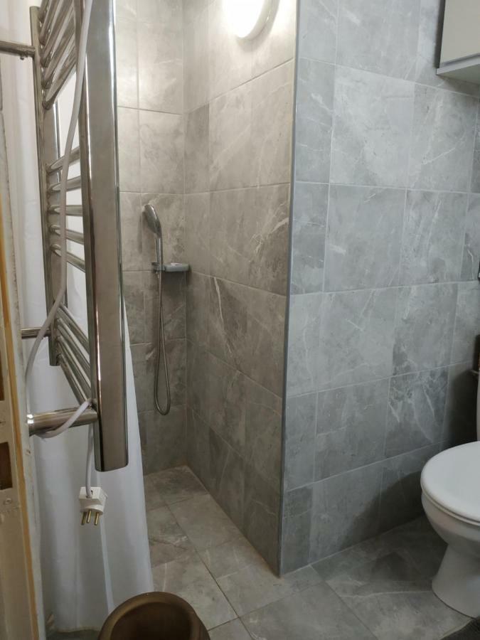 Appartement Studio Apt Great Location Heart Of Downtown District à Haïfa Extérieur photo